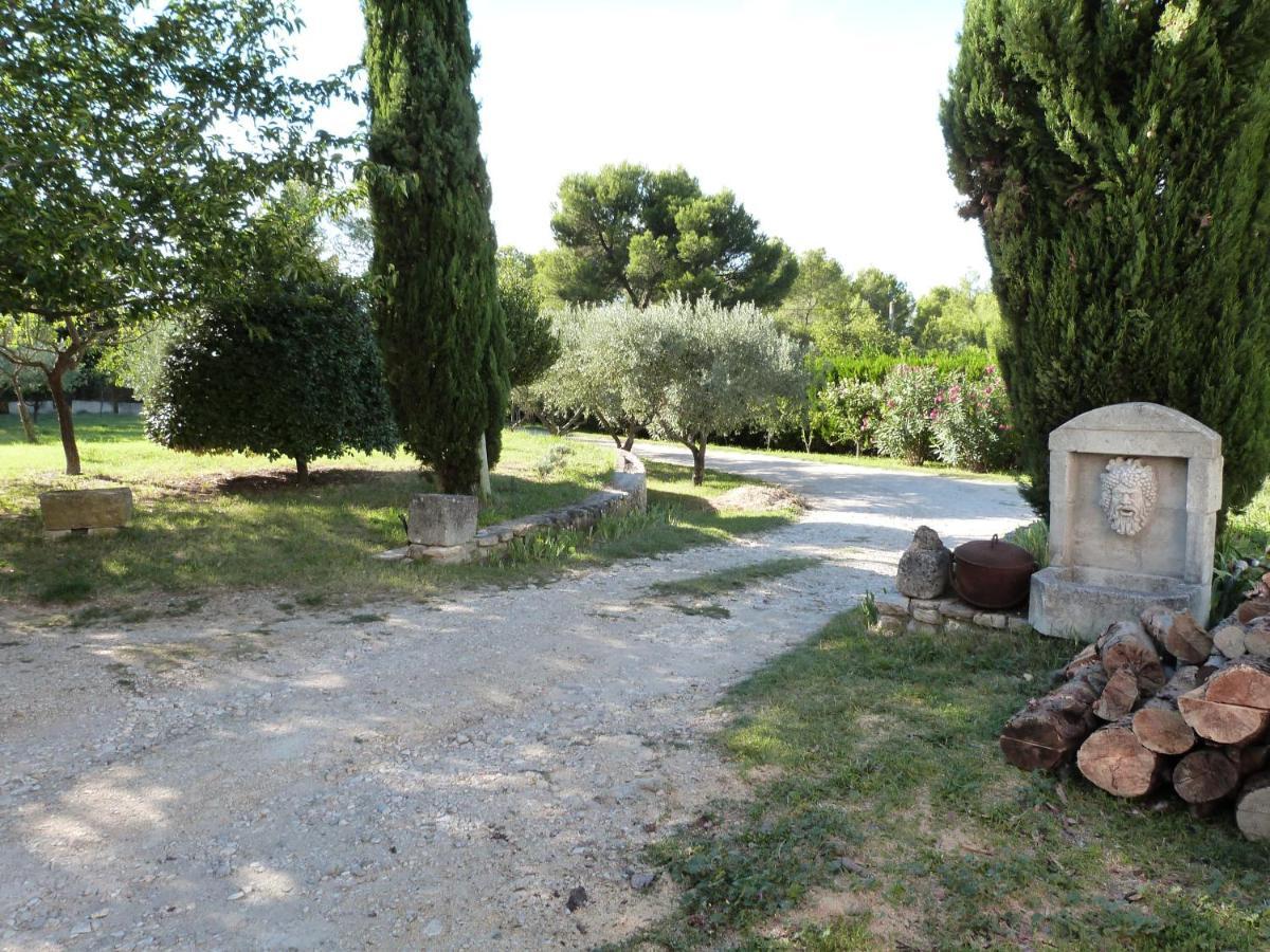Le Mas Du Lac Saint-Remy-de-Provence Bagian luar foto